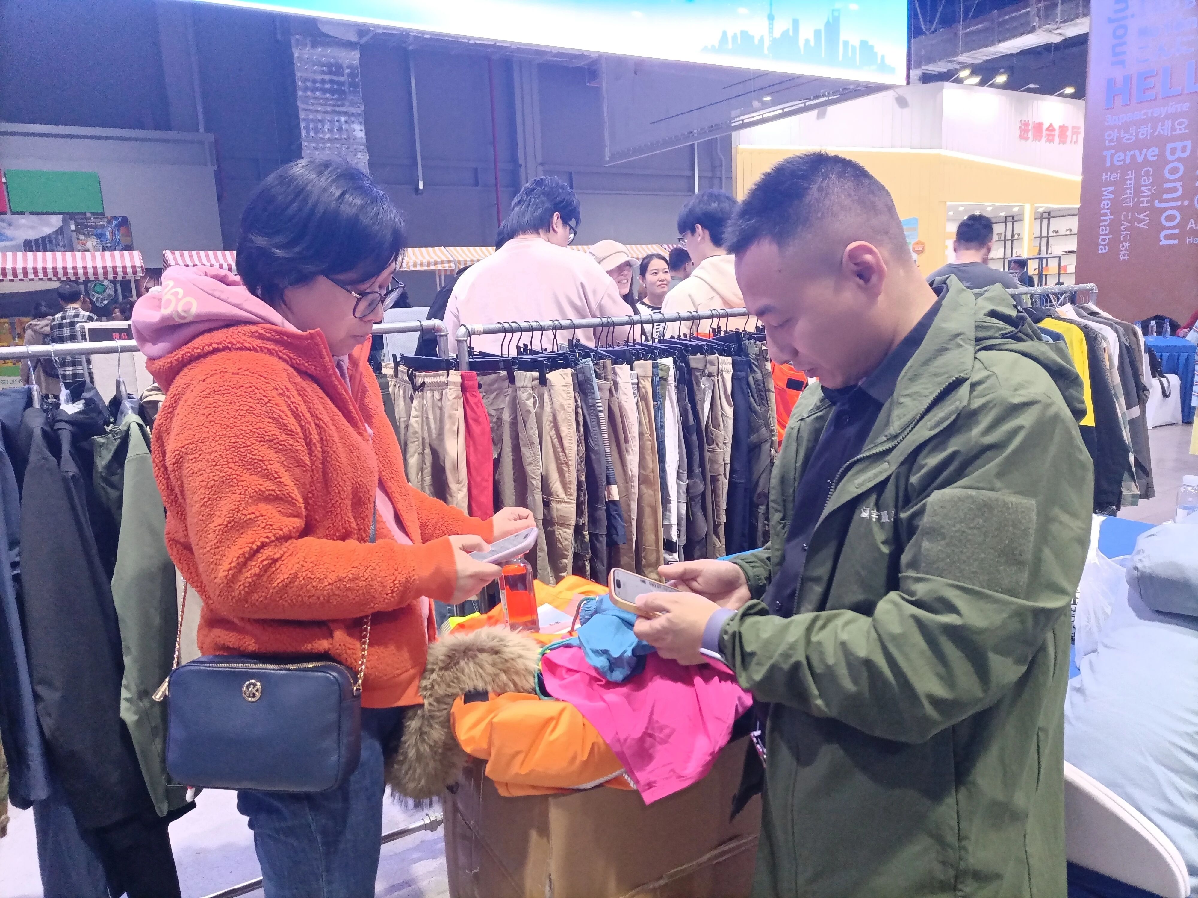 春啟新程 貿通滬上--20余家石家莊紡服企業參加2026東方國際工貿對接會